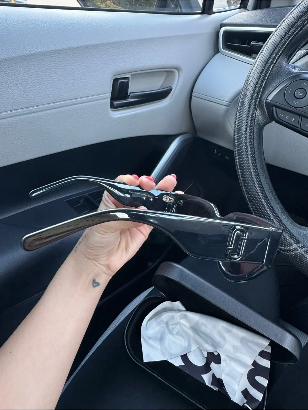 Marc Jacobs Glossy Black Oversized Cat-Eye Sunglasses